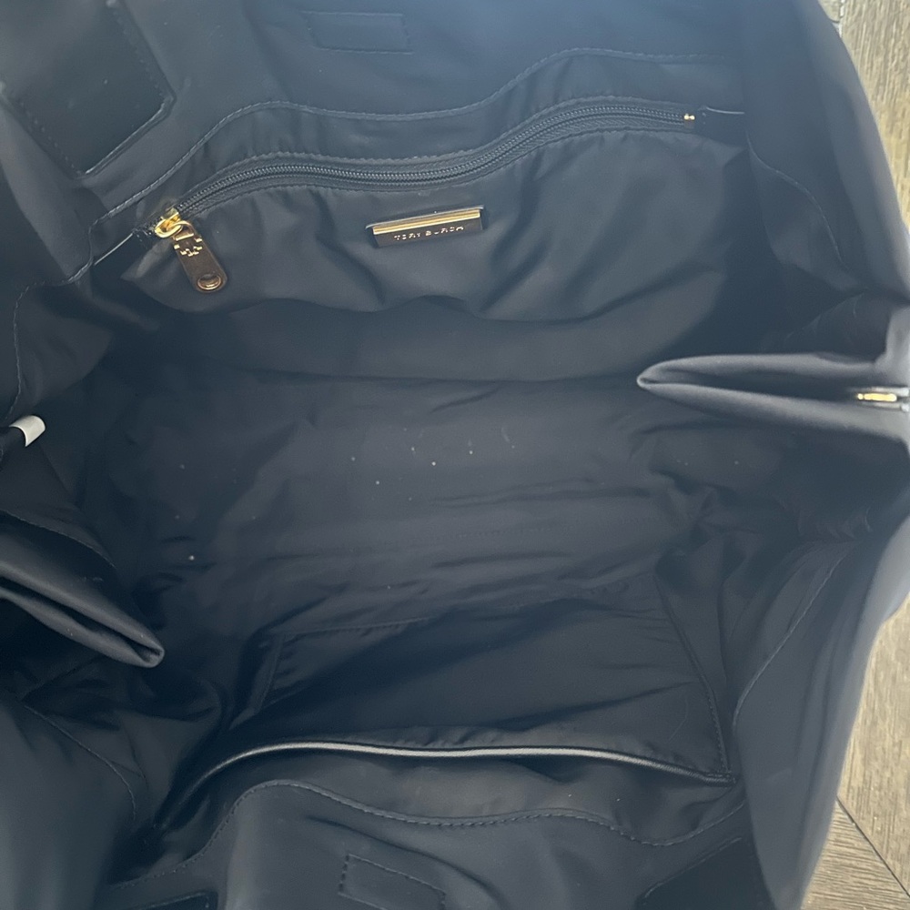 Tory Burch Black Leather Tote with Logo Medallion - Picture 5 of 7